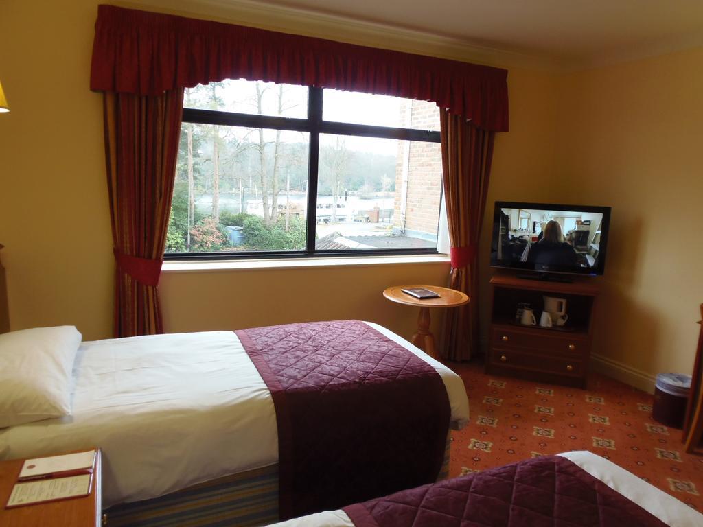 Lakeside Continental Hotel Camberley Exterior foto
