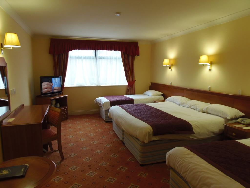 Lakeside Continental Hotel Camberley Exterior foto